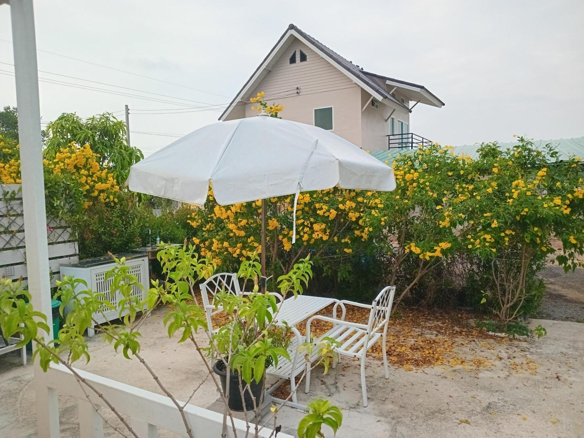 บ้านพักตากอากาศขนาดเล็ก ห่างชายหาดบางเก่า 800 เมตร #Cottage Ban Bo Yai Buitenkant foto