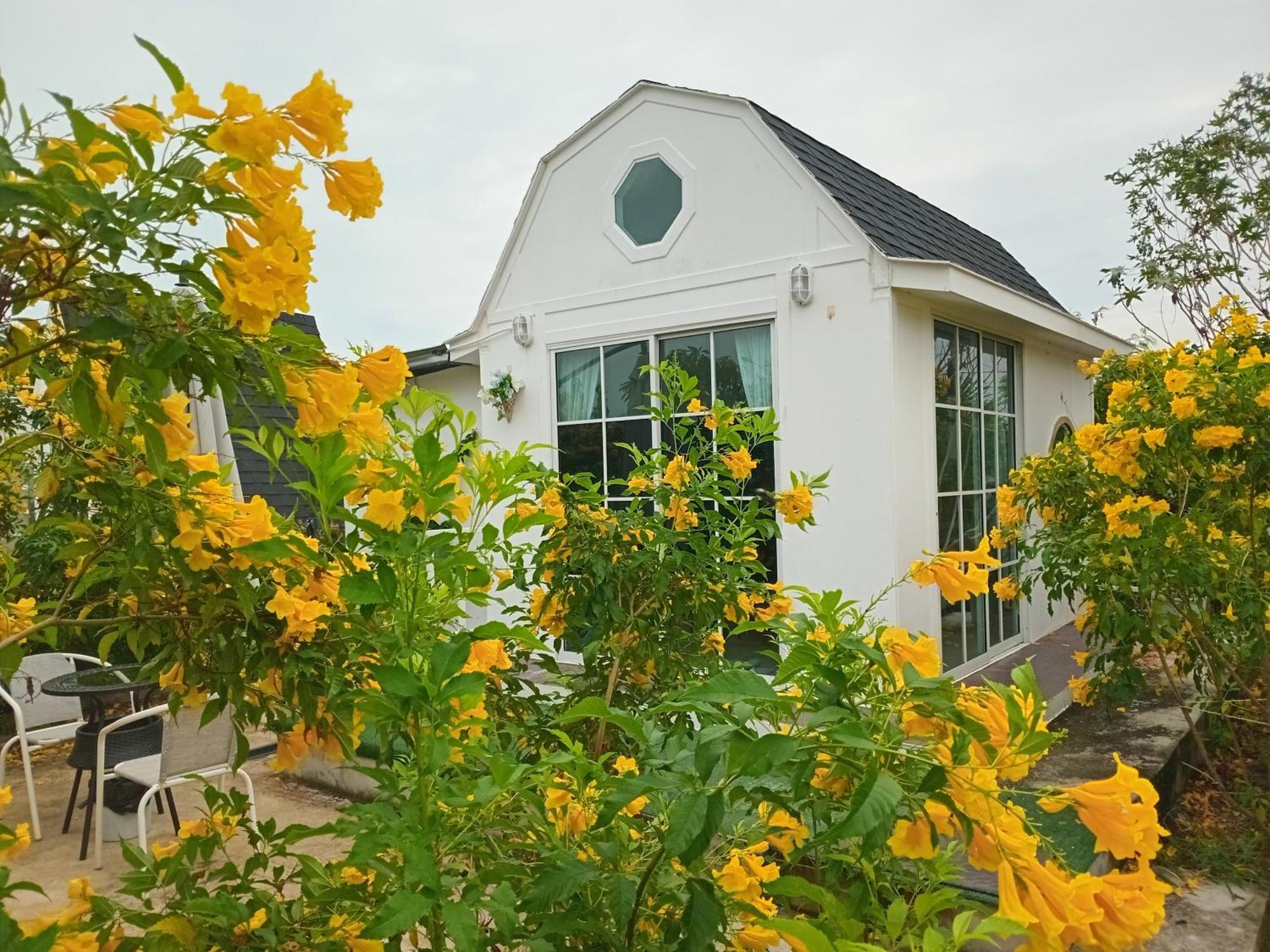 บ้านพักตากอากาศขนาดเล็ก ห่างชายหาดบางเก่า 800 เมตร #Cottage Ban Bo Yai Buitenkant foto