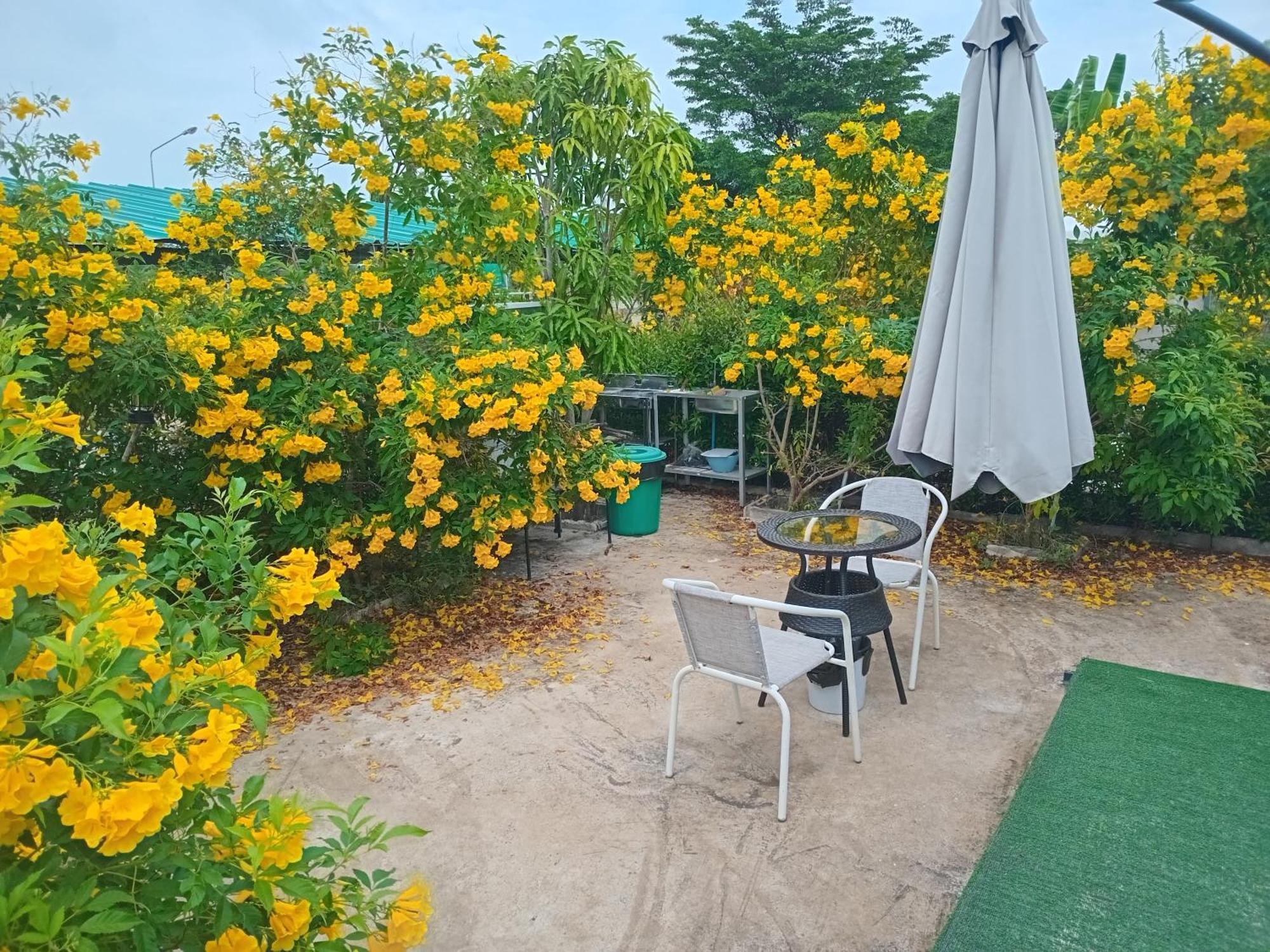 บ้านพักตากอากาศขนาดเล็ก ห่างชายหาดบางเก่า 800 เมตร #Cottage Ban Bo Yai Buitenkant foto